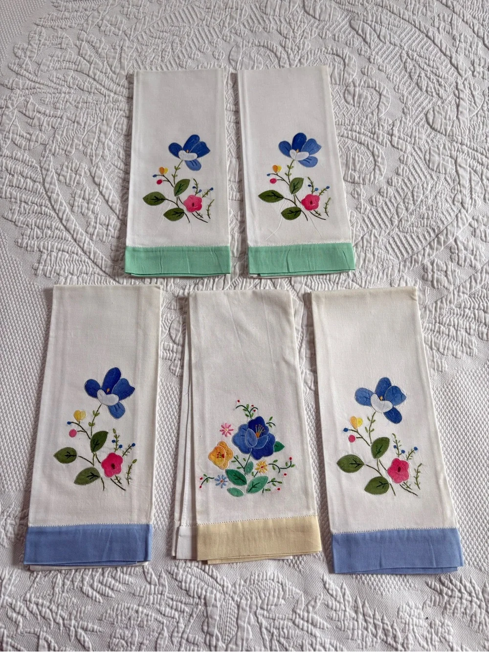 Vintage applique floral fingertip bathroom hand towels cotton lot of 5 cottage